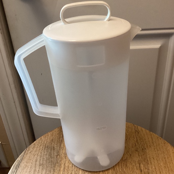 Vintage Rubbermaid Mixing Stir Pitcher - Picture 3 of 7